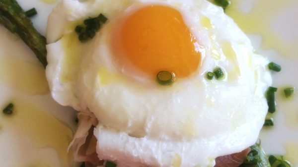 Asparagus with Poached Eggs and Chive Oil